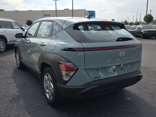 Certified 2025 Hyundai Kona SE FWD image 3