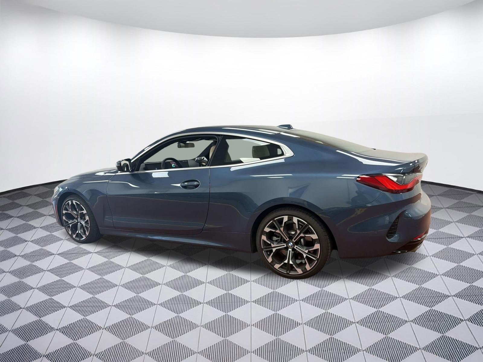 Used 2025 BMW 430i xDrive Coupe w/ Premium Package image 3