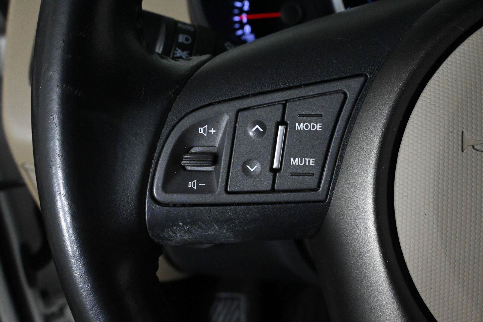 Used 2013 Kia Soul ! w/ Premium Pkg FWD image 22