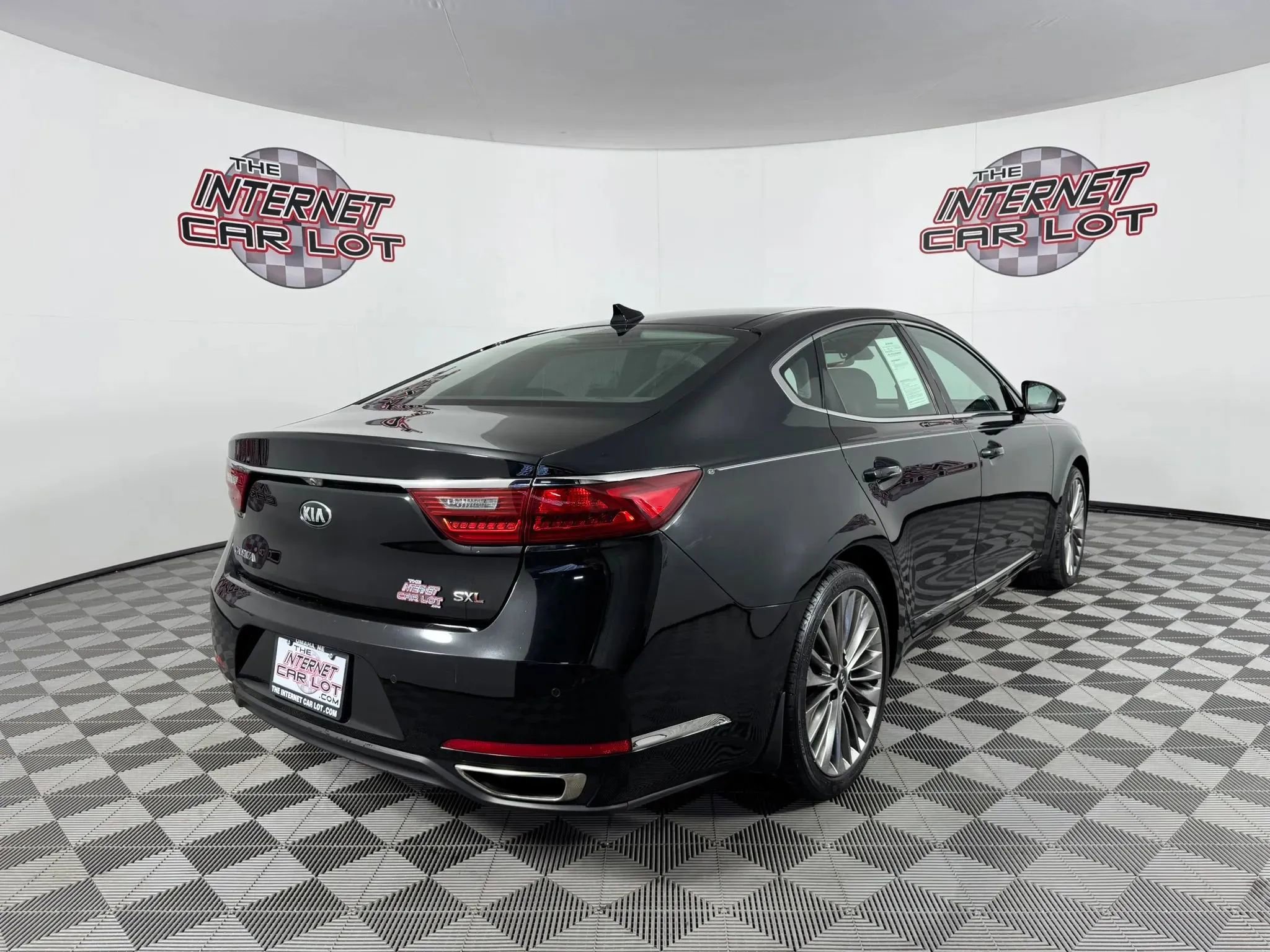 Used 2018 Kia Cadenza Limited FWD image 7