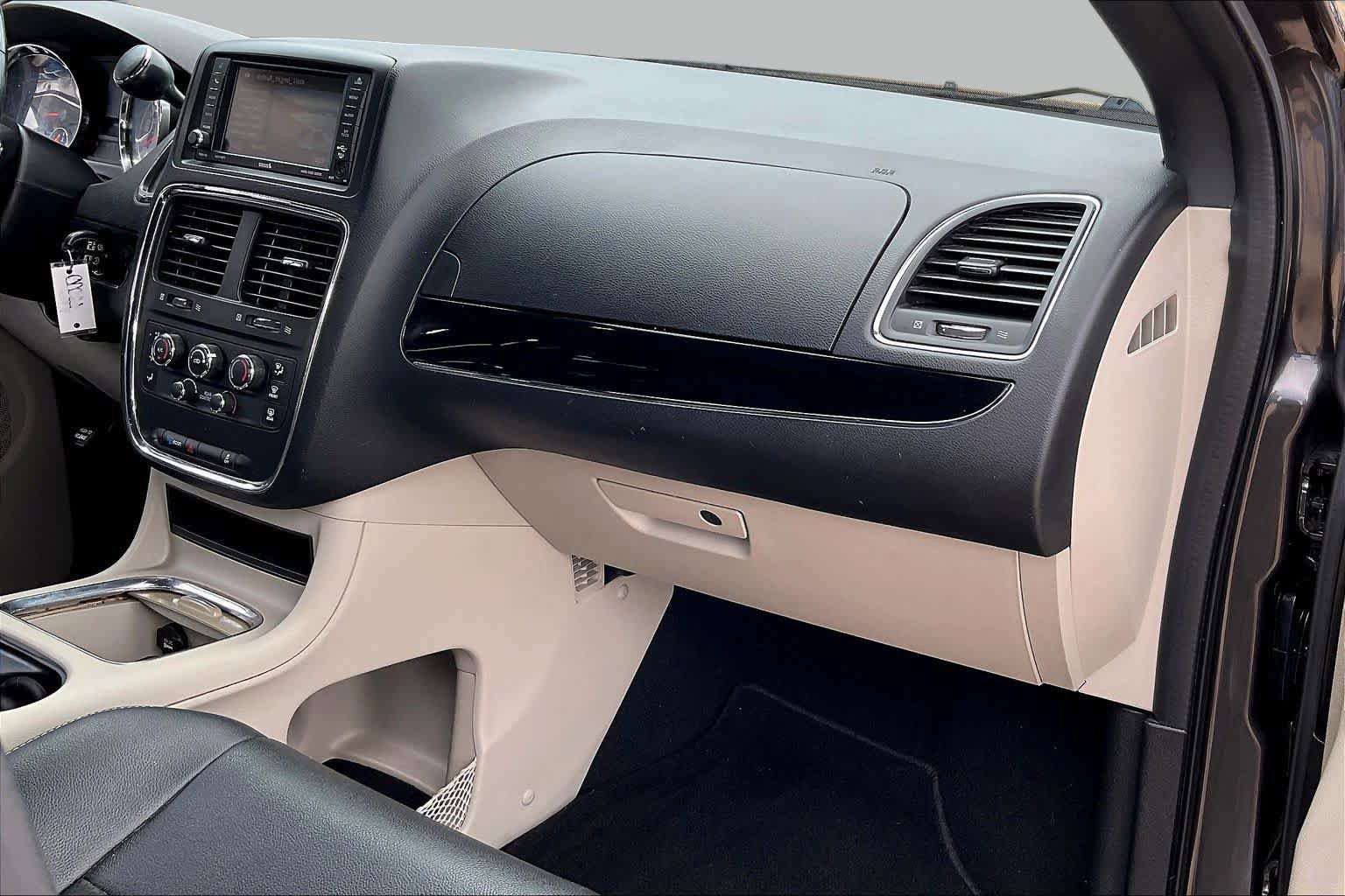 Used 2019 Dodge Grand Caravan SXT FWD image 18