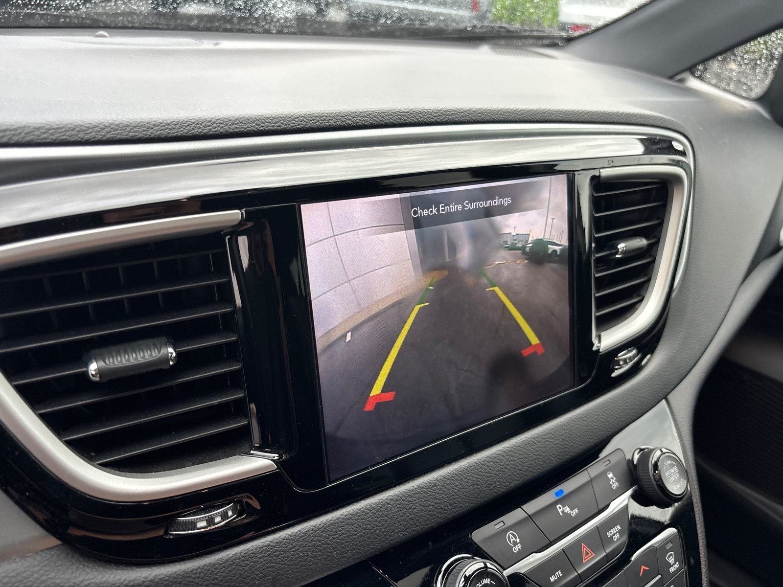 Used 2020 Chrysler Pacifica Touring-L Plus FWD image 20