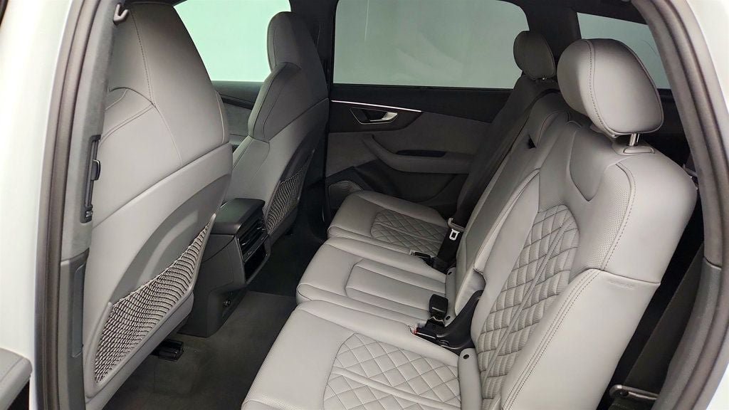 Used 2023 Audi SQ7 Prestige AWD/4WD image 21