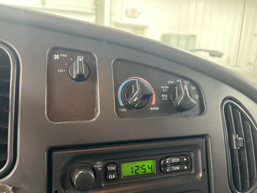 Used 2006 Ford E-250 and Econoline 250 image 15