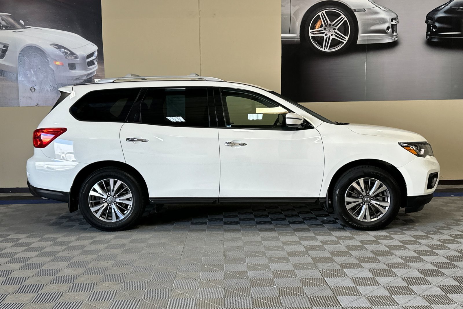 Used 2019 Nissan Pathfinder S image 3