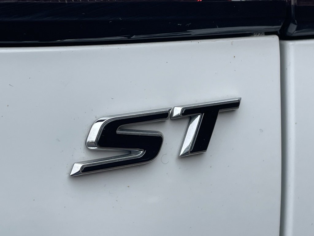 Certified 2023 Buick Envision Preferred w/ Sport Touring Package image 19