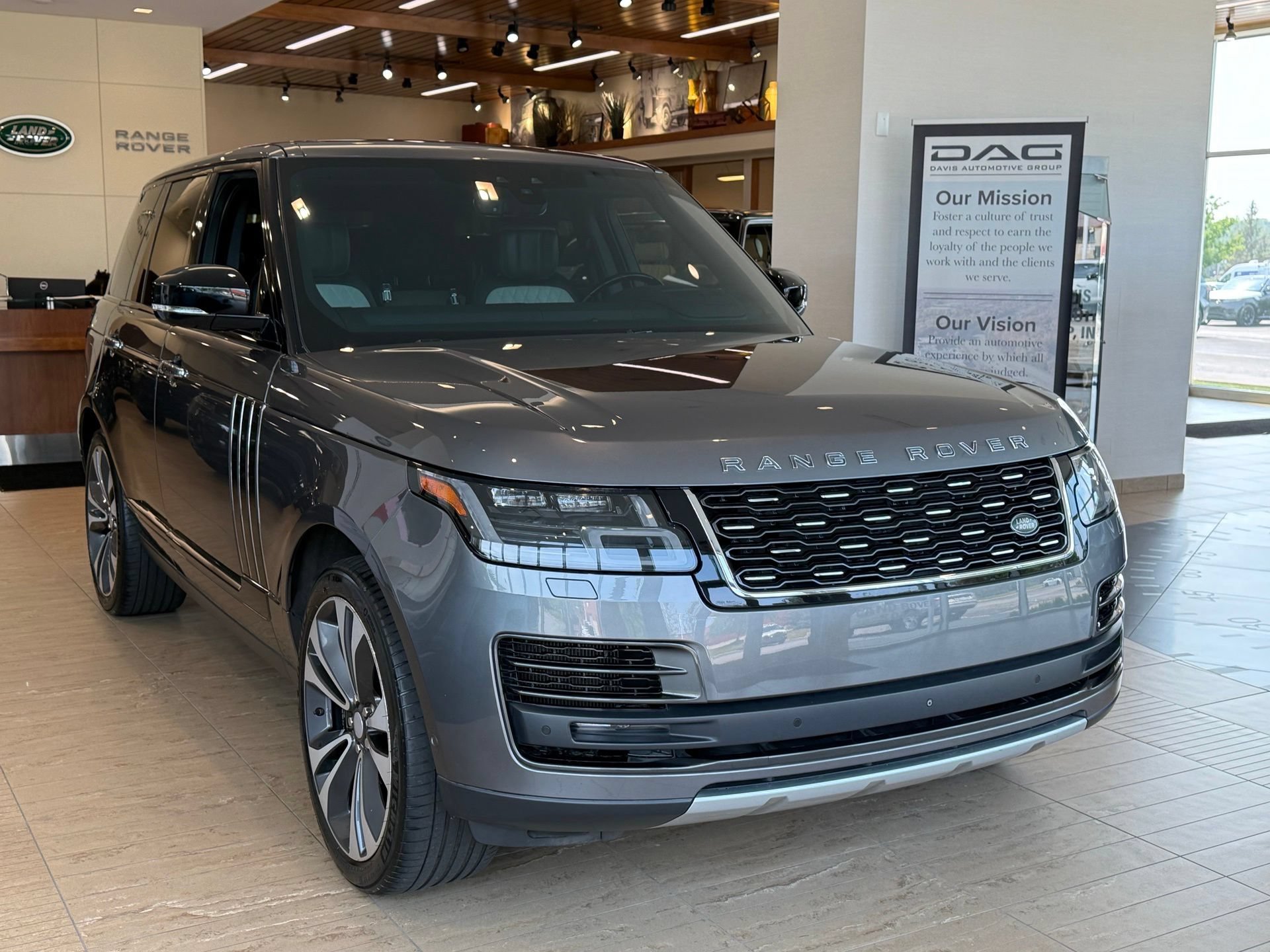 Used 2018 Land Rover Range Rover SV Autobiography Dynamic AWD/4WD image 14