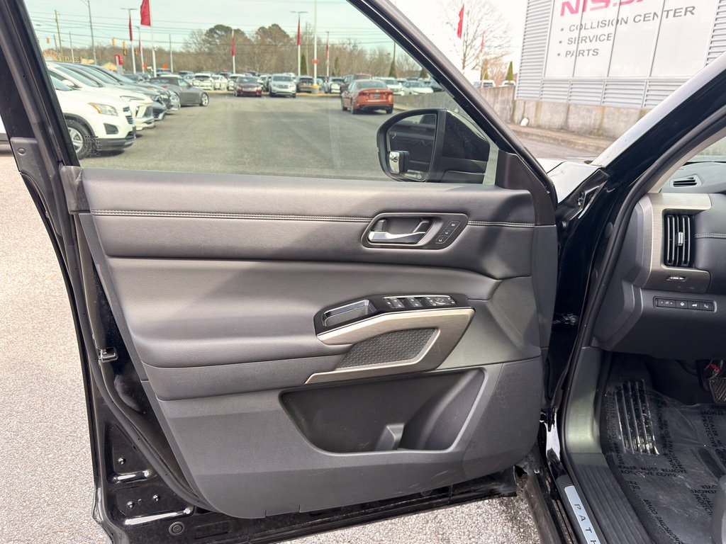 Certified 2024 Nissan Pathfinder Platinum w/ Cargo Package FWD image 9