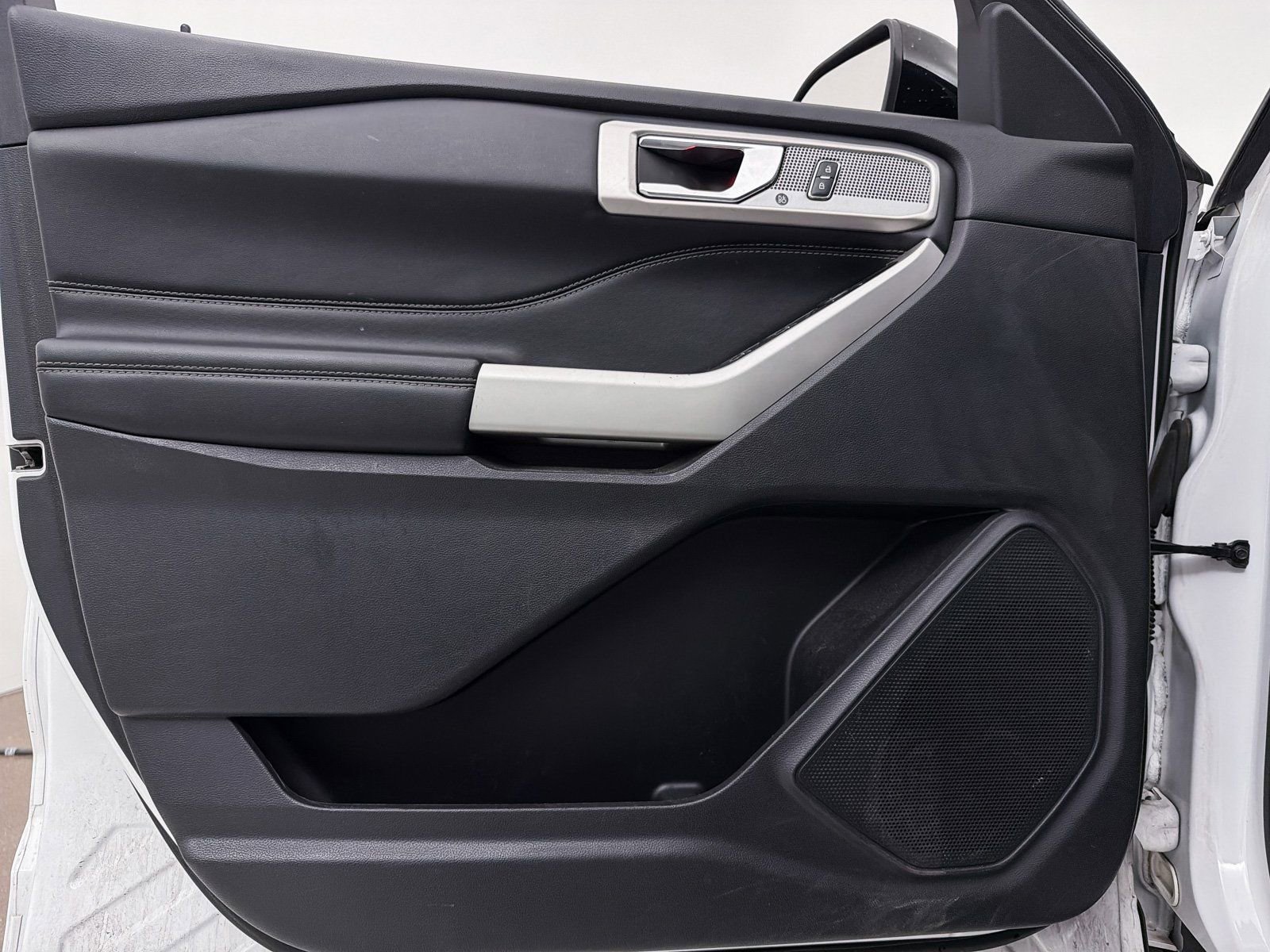 Used 2022 Ford Explorer Limited image 18