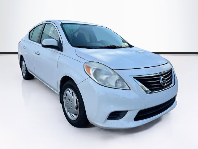 Used 2012 Nissan Versa SV FWD image 1