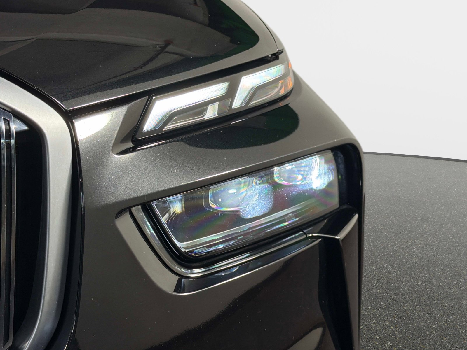 Used 2024 BMW X7 xDrive40i w/ M Sport Package AWD/4WD image 10