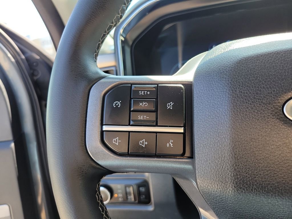 Used 2025 Ford F250 Lariat w/ Black Appearance Package image 19