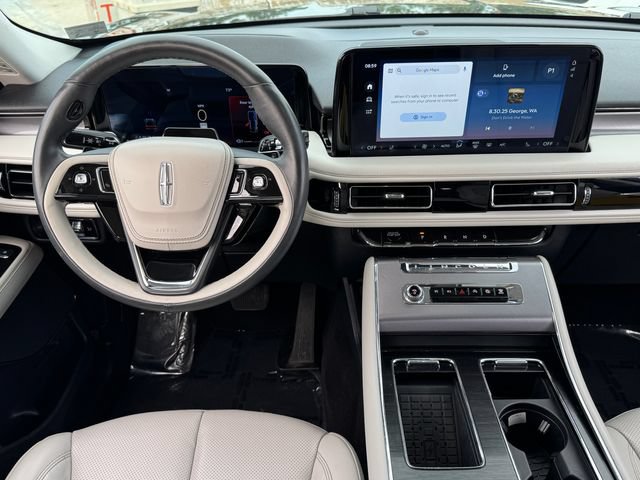 Used 2025 Lincoln Aviator AWD image 4