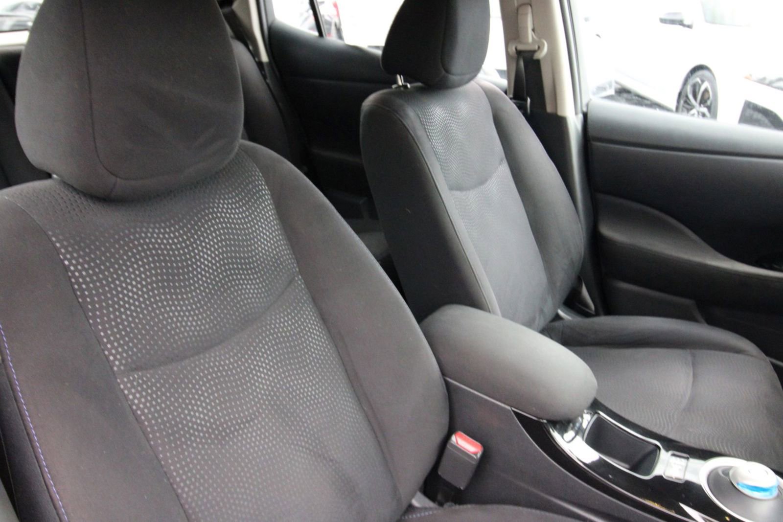 Used 2016 Nissan Leaf SV image 18