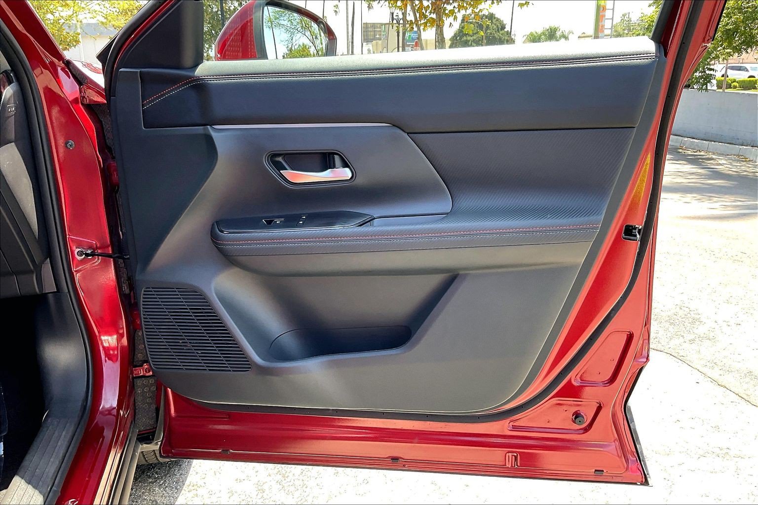 Used 2025 Nissan Kicks SR FWD image 22