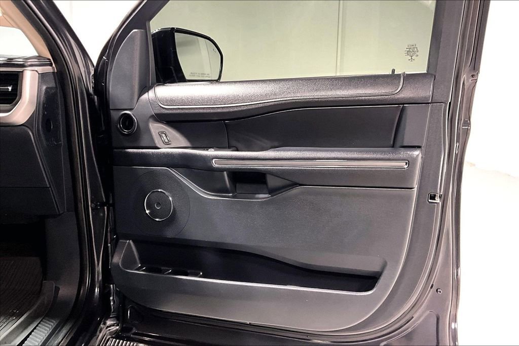 Used 2022 Ford Expedition XLT RWD image 23