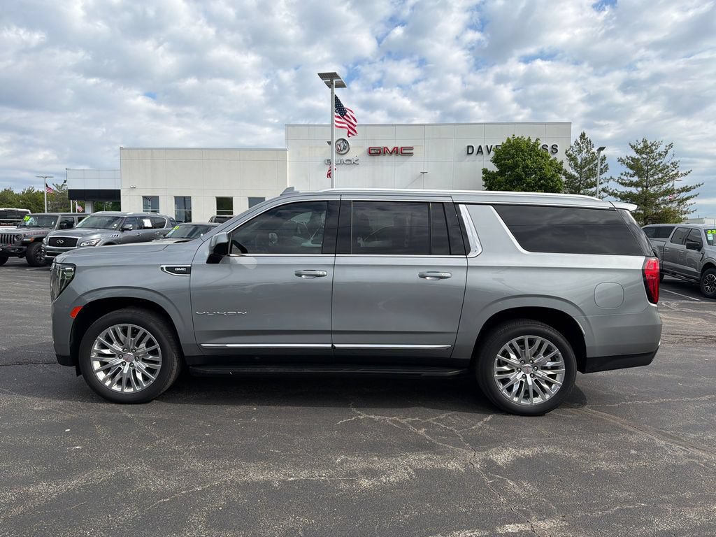 Used 2023 GMC Yukon XL SLT AWD/4WD image 9