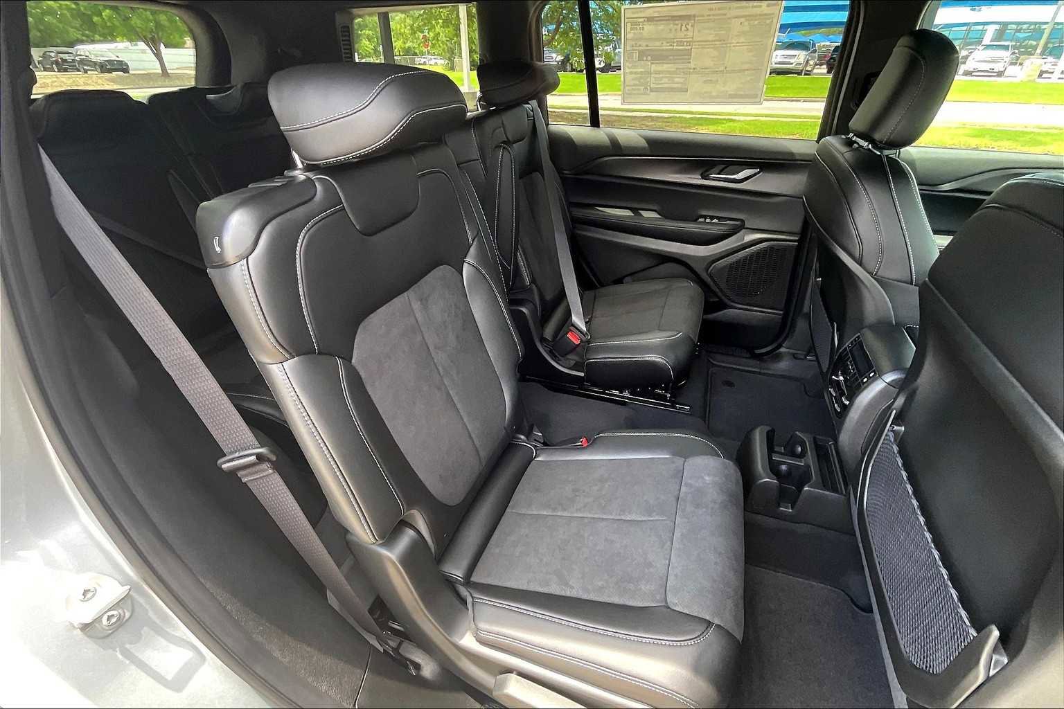 New 2025 Jeep Grand Cherokee L Altitude image 21