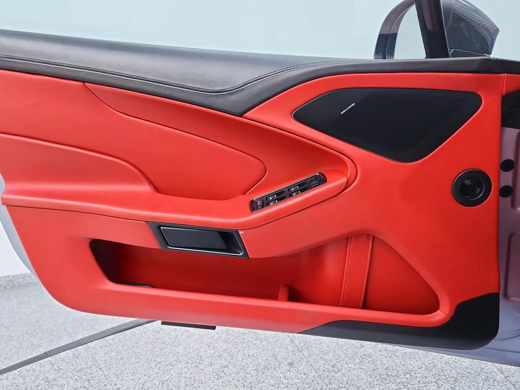 Used 2014 Aston Martin Vanquish Coupe image 16