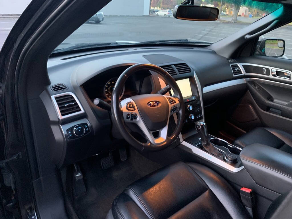 Used 2015 Ford Explorer XLT AWD/4WD image 10