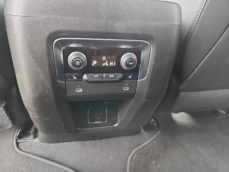 Used 2023 Chevrolet Suburban Premier image 30