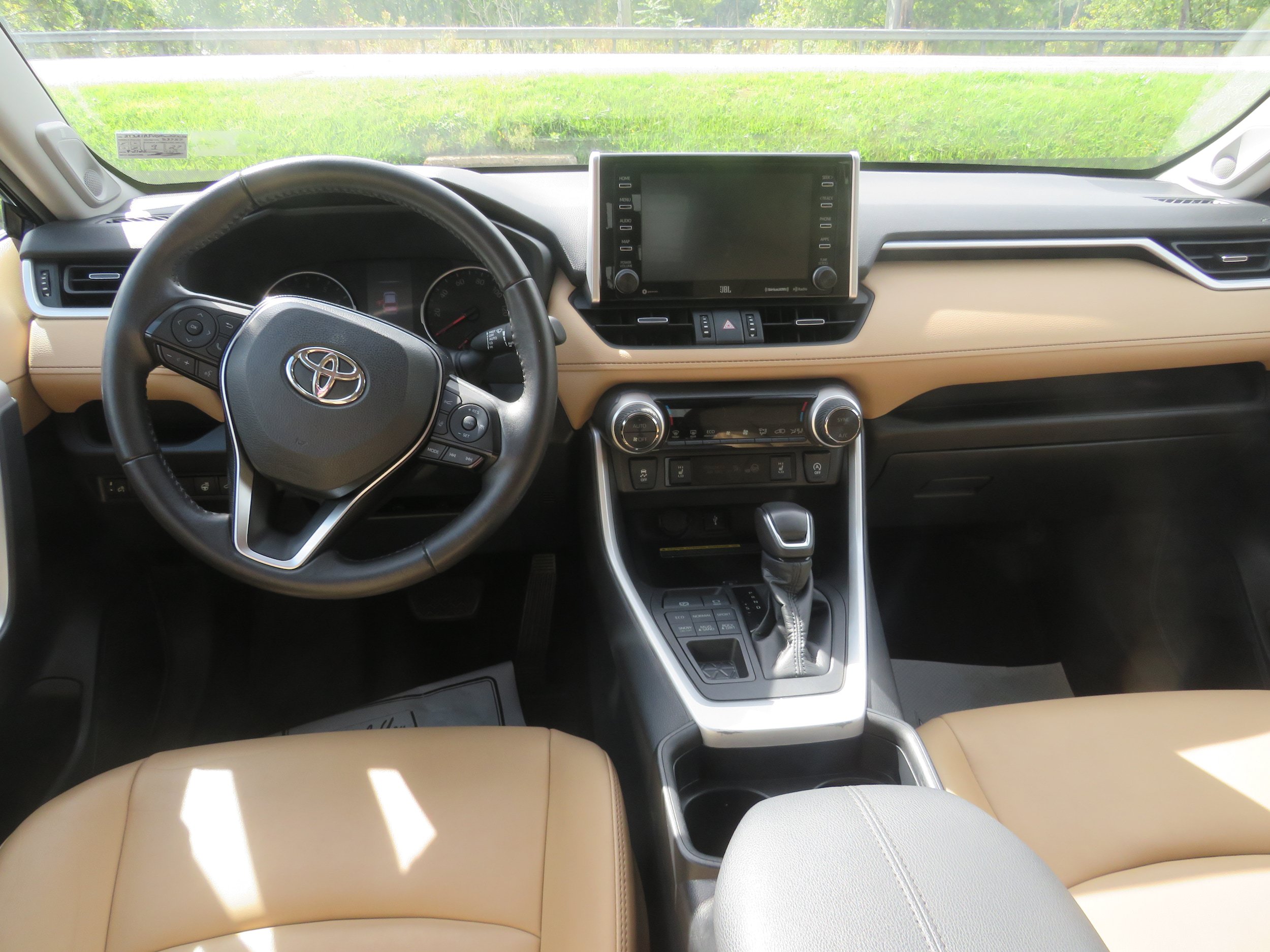 Used 2021 Toyota RAV4 XLE Premium AWD/4WD image 9