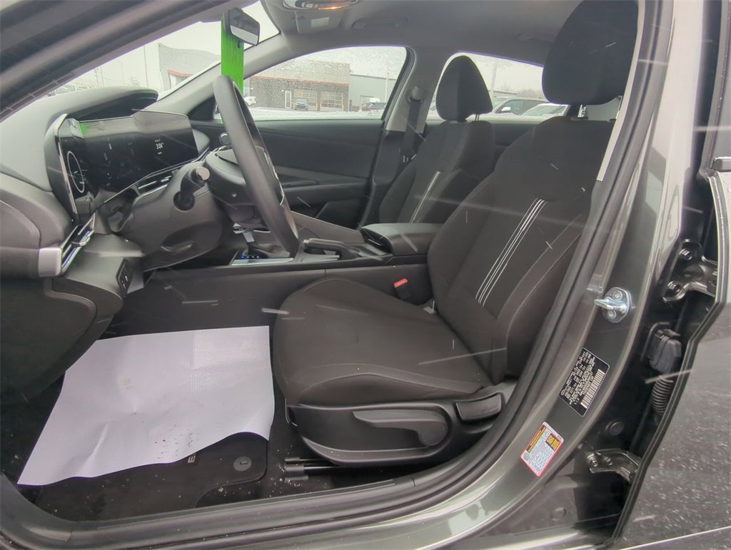 Used 2024 Hyundai Elantra SEL image 17