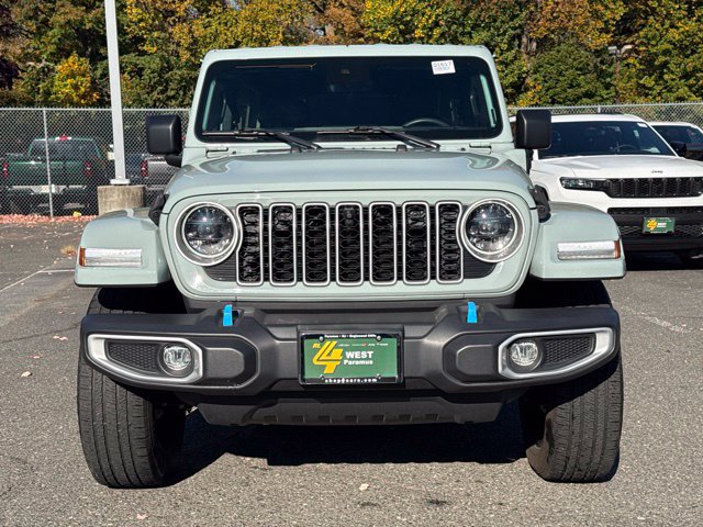 Used 2024 Jeep Wrangler Unlimited Sahara w/ Technology Group AWD/4WD image 2
