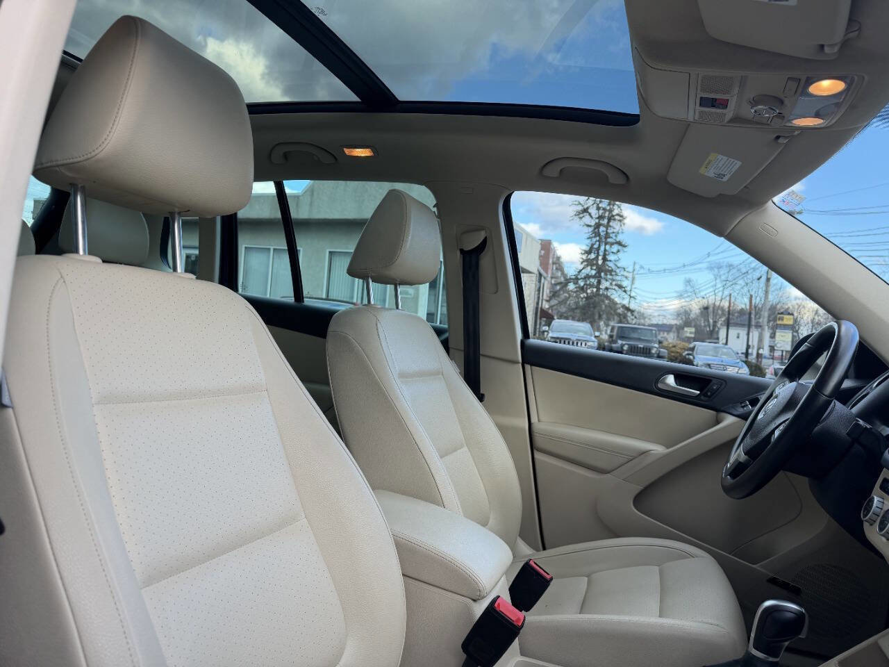 Used 2015 Volkswagen Tiguan SEL image 30