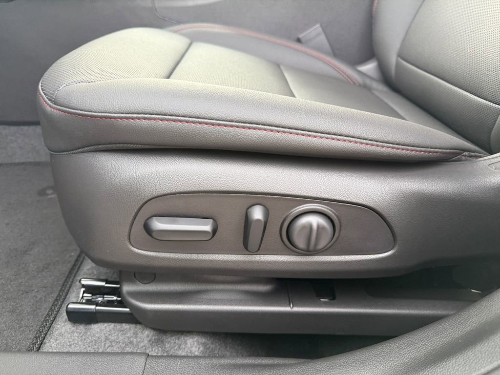 New 2026 Chevrolet Trax RS w/ Sunroof Package image 17