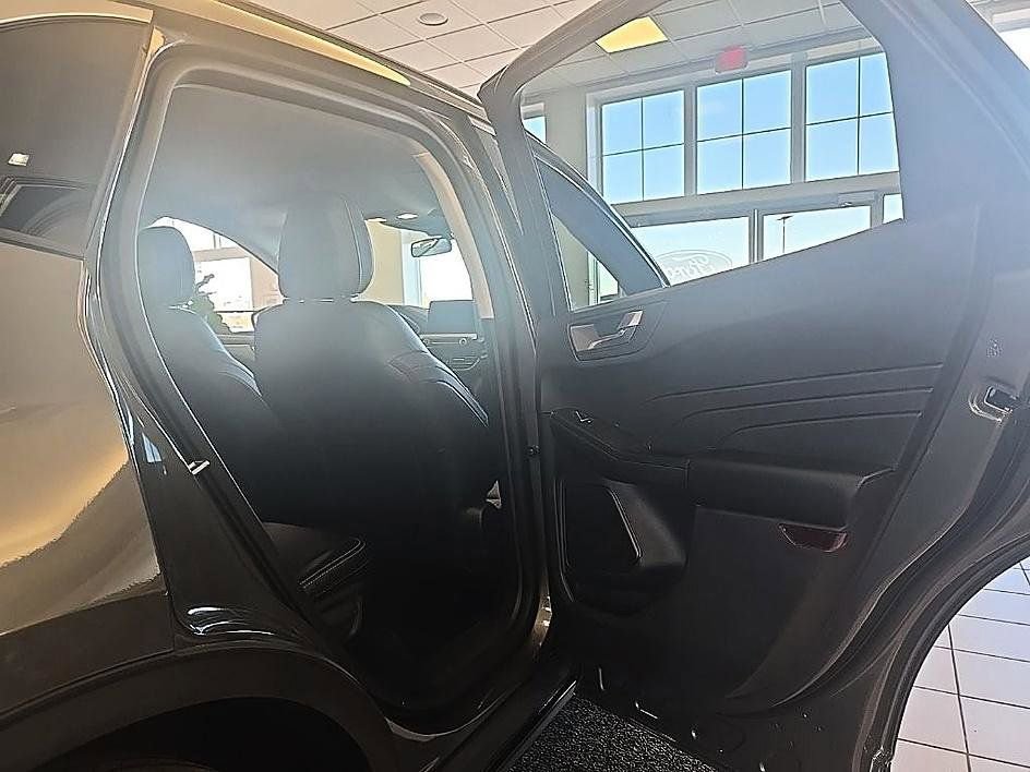 Used 2022 Ford Escape SEL image 33