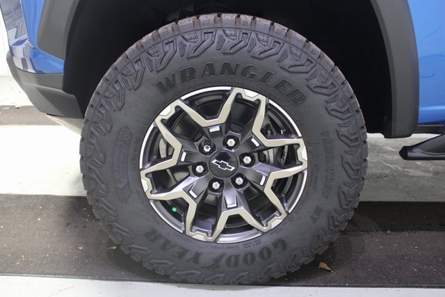 Used 2024 Chevrolet Colorado ZR2 w/ Technology Package image 26