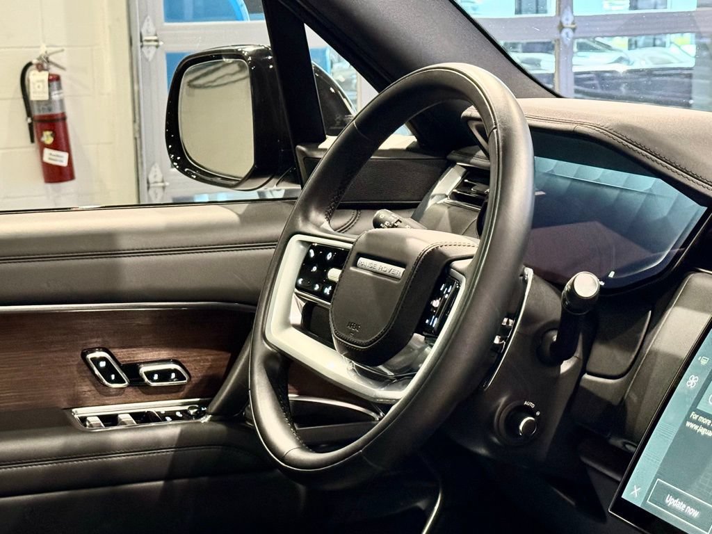 Used 2025 Land Rover Range Rover SE AWD/4WD image 37