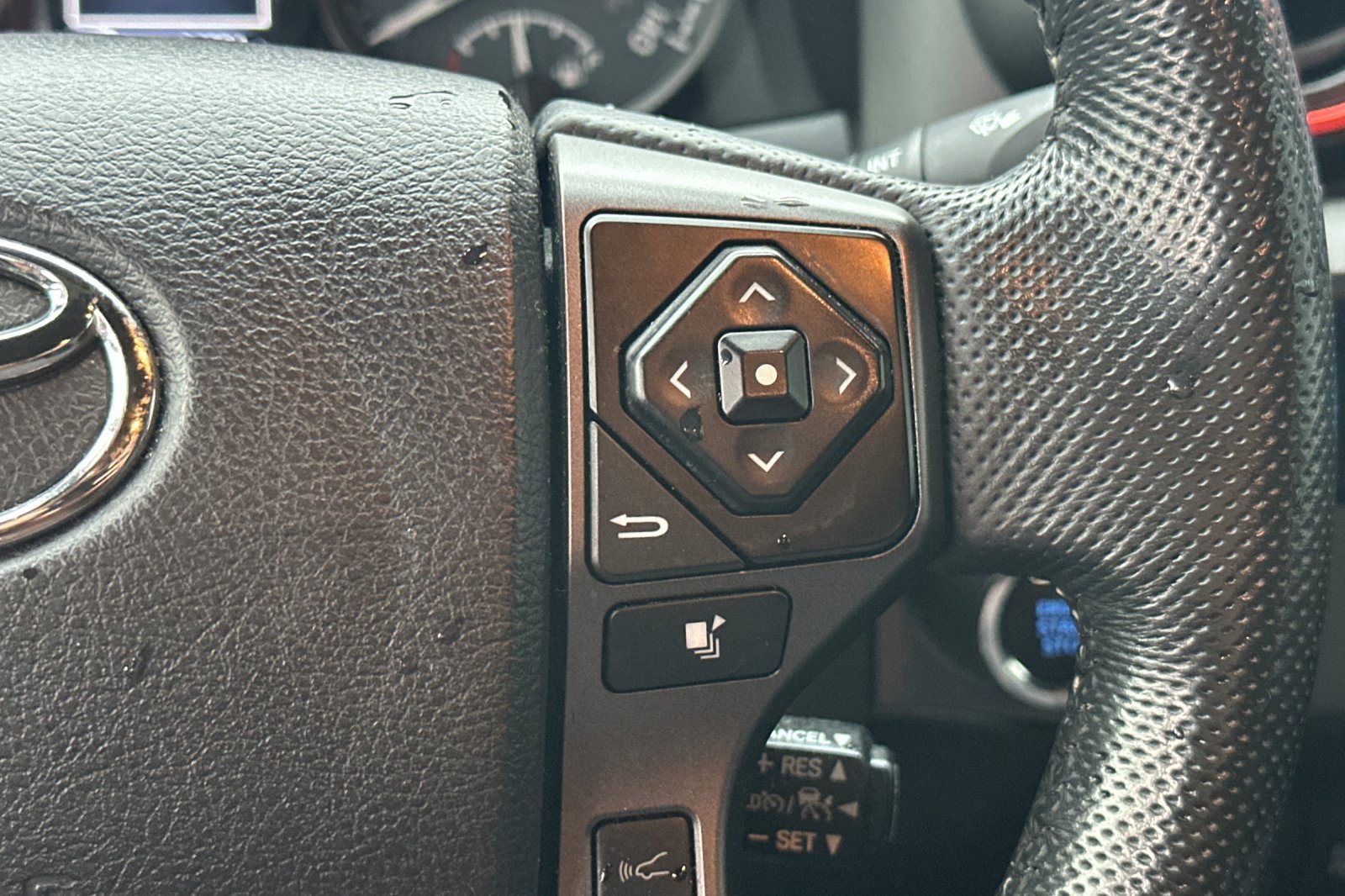 Used 2021 Toyota Tacoma TRD Sport w/ Technology Package image 31