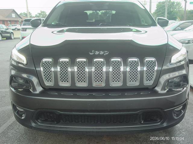 Used 2016 Jeep Cherokee Latitude w/ Cold Weather Group AWD/4WD image 2