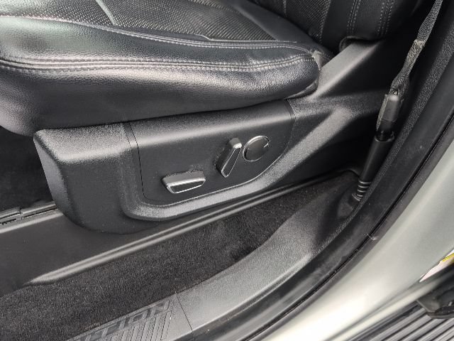 Used 2019 Ford Expedition XLT w/ Equipment Group 202A AWD/4WD image 16