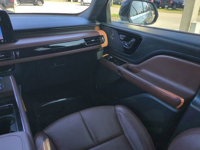 Used 2025 Lincoln Aviator Reserve w/ Illumination Package image 17