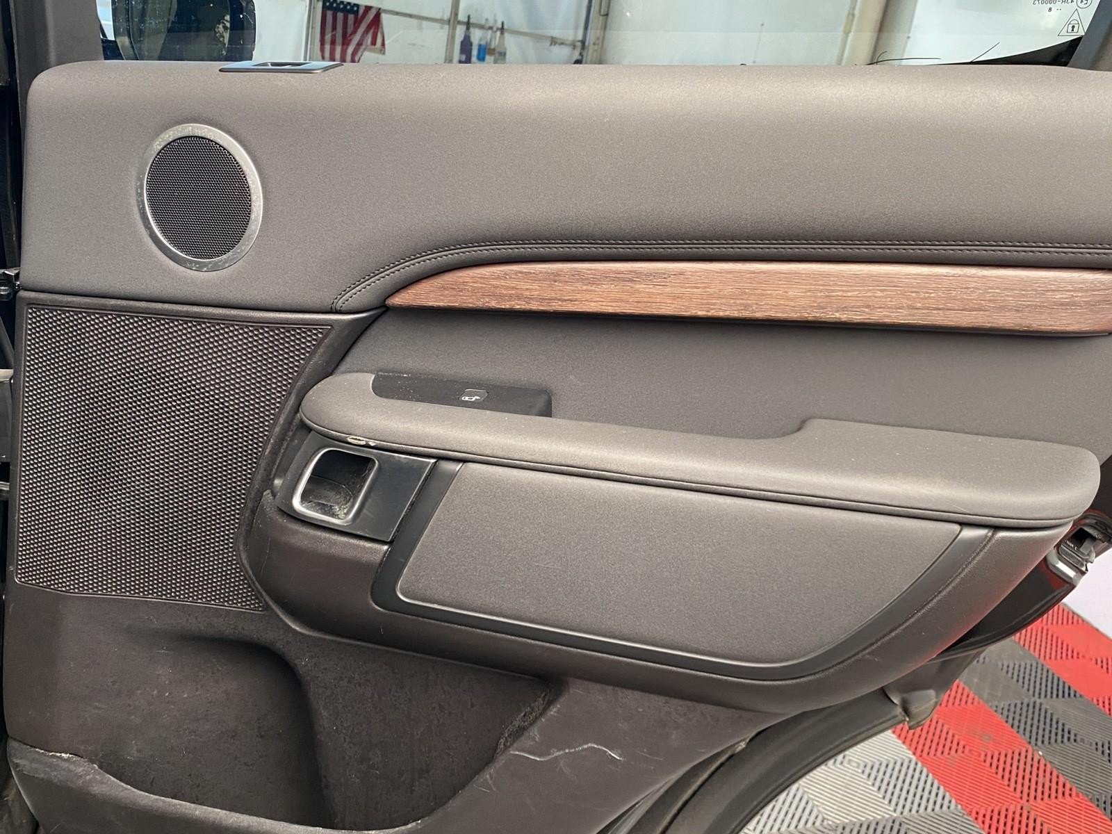 Used 2019 Land Rover Discovery HSE AWD/4WD image 11