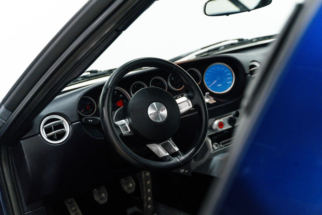 Used 2006 Ford GT RWD image 7