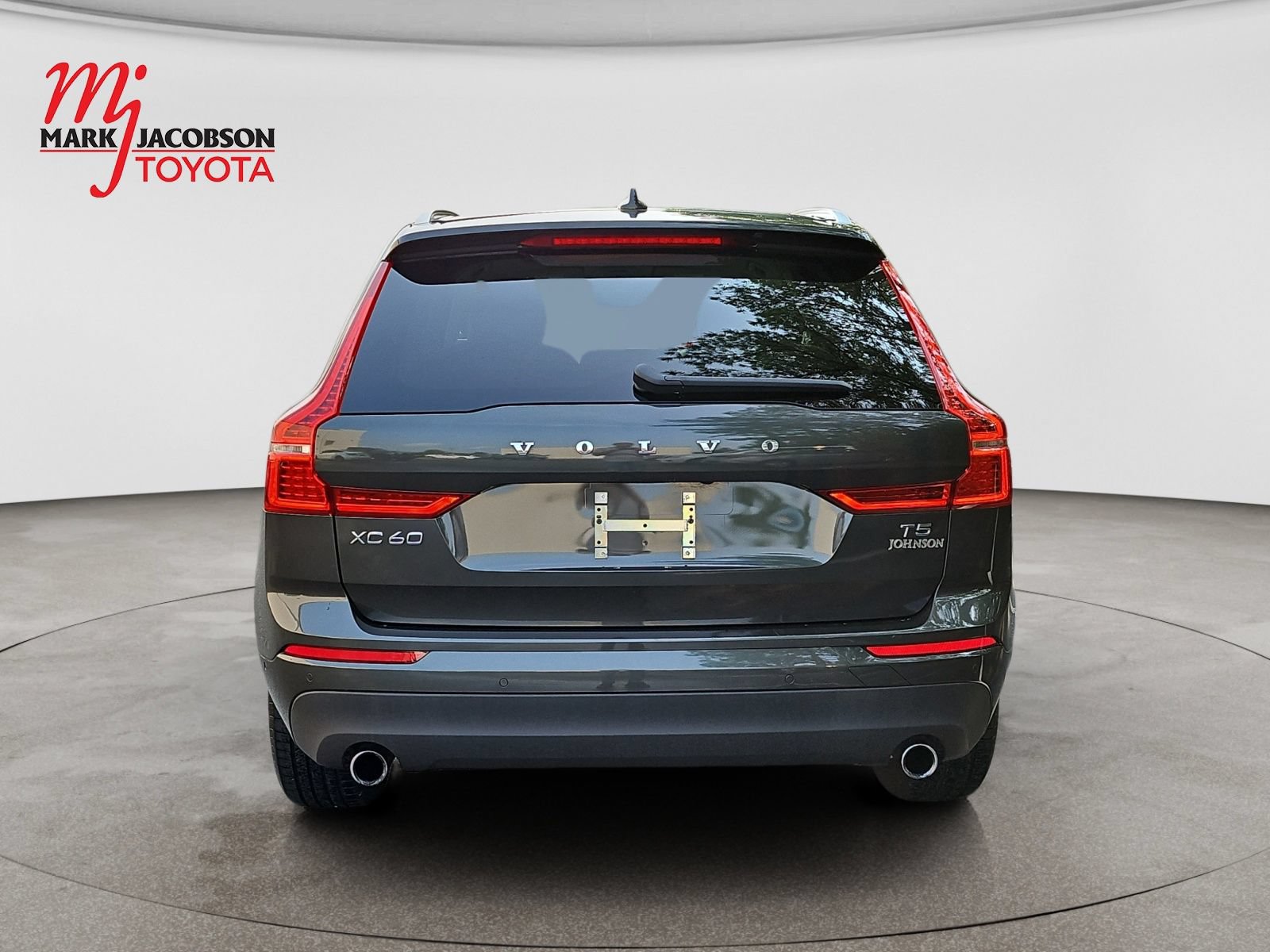 Used 2019 Volvo XC60 T5 Momentum w/ Premium Package FWD image 10