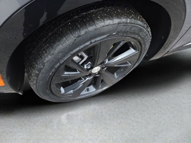 Used 2021 Buick Envision Essence w/ Technology Package I image 9