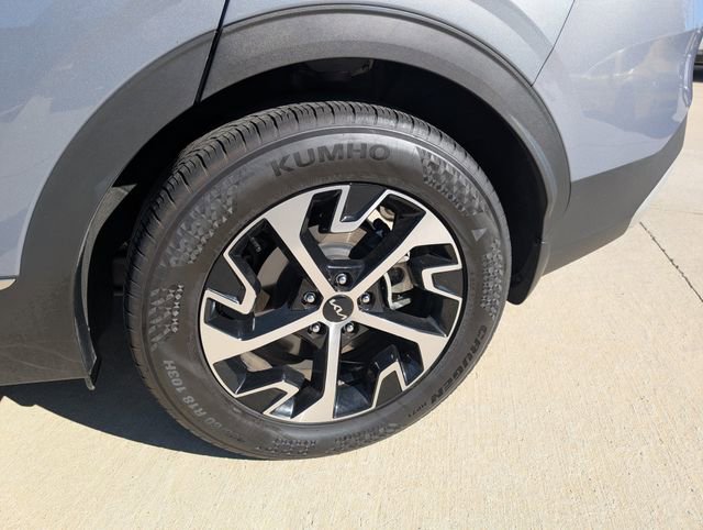Used 2025 Kia Sportage EX image 24