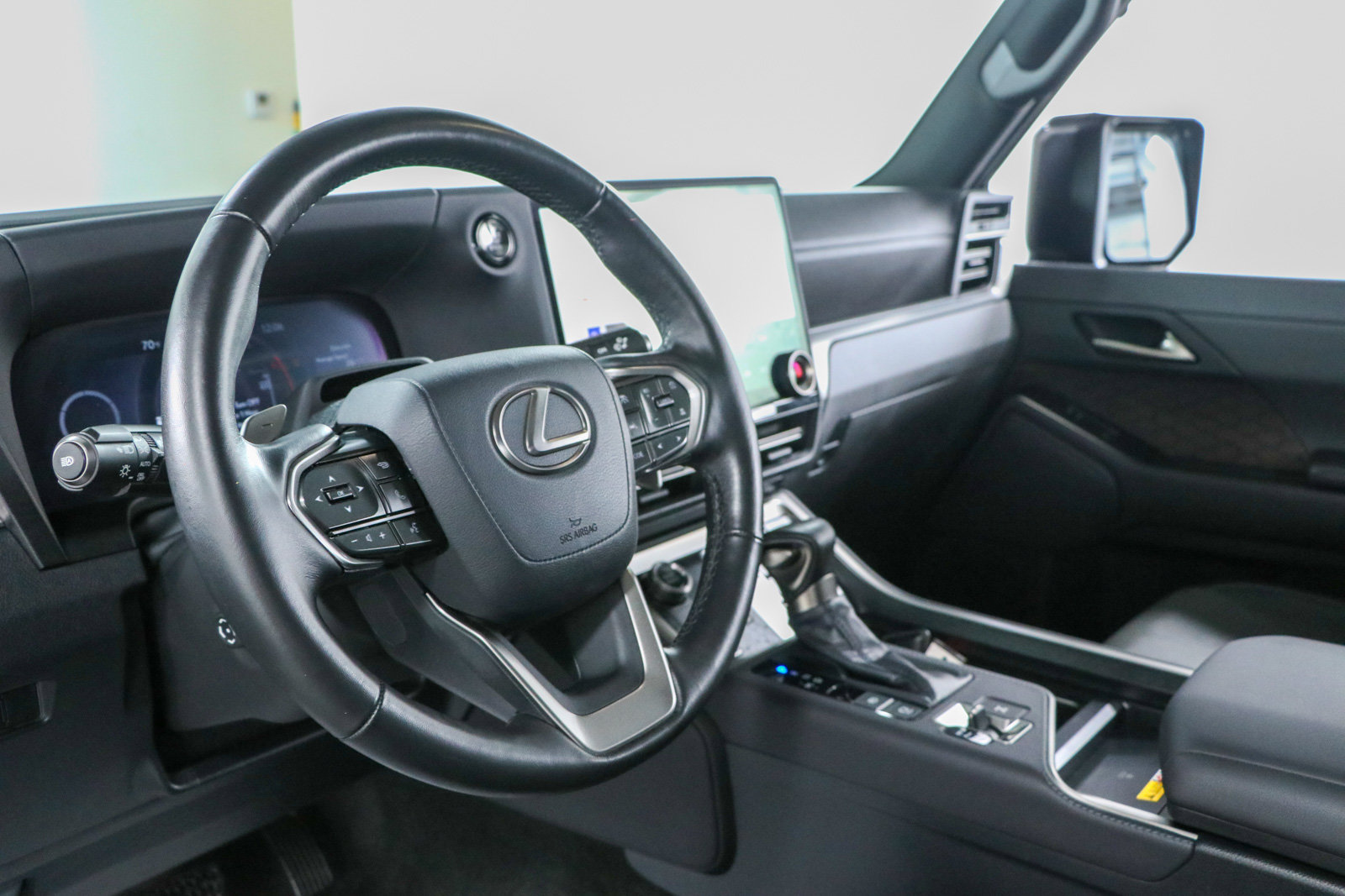 Used 2025 Lexus GX 550 w/ Accessory Package (2T) AWD/4WD image 24