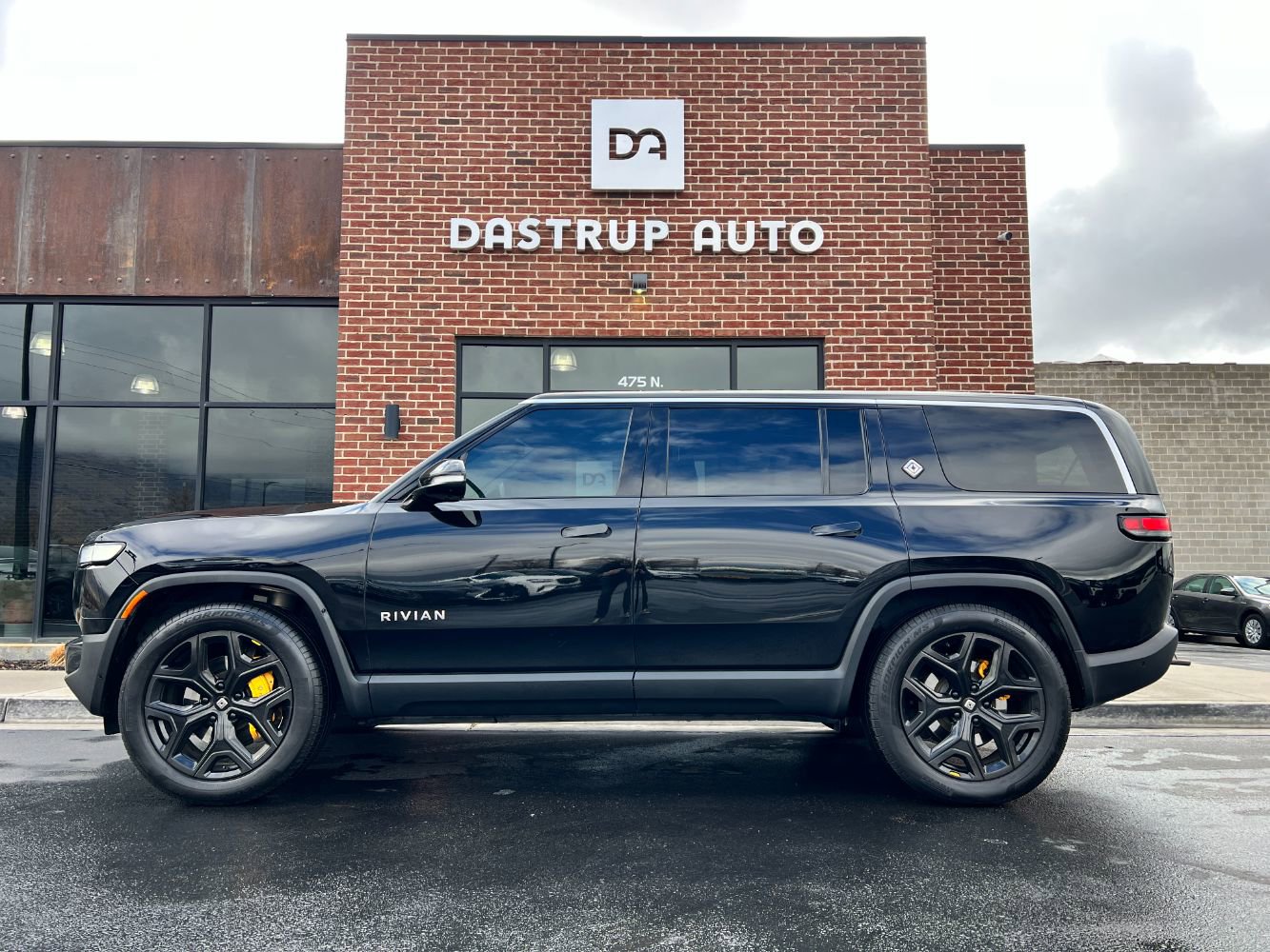 Used 2022 Rivian R1S Launch Edition image 3