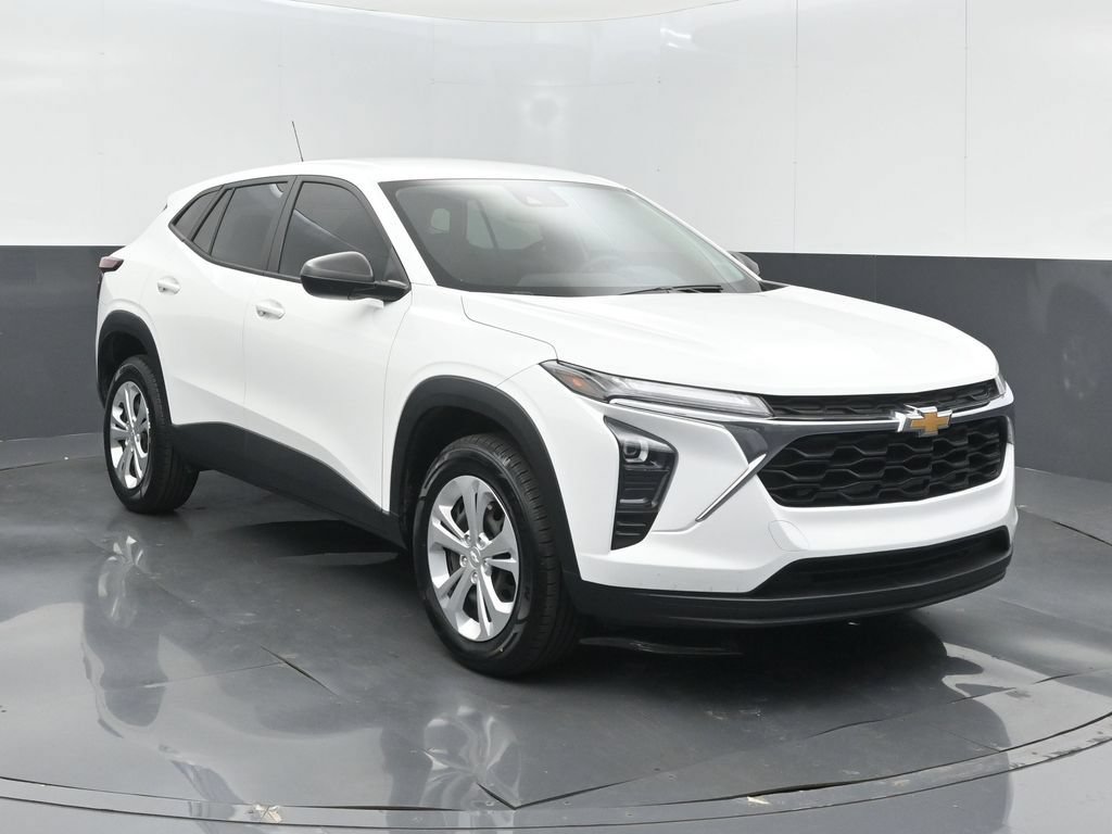Used 2024 Chevrolet Trax LS FWD image 3