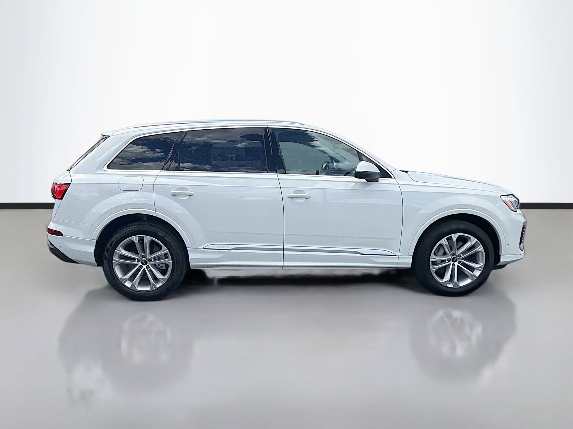 Used 2025 Audi Q7 3.0T Premium image 3