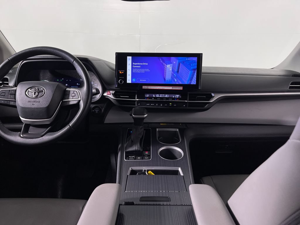 Certified 2025 Toyota Sienna XLE FWD image 14