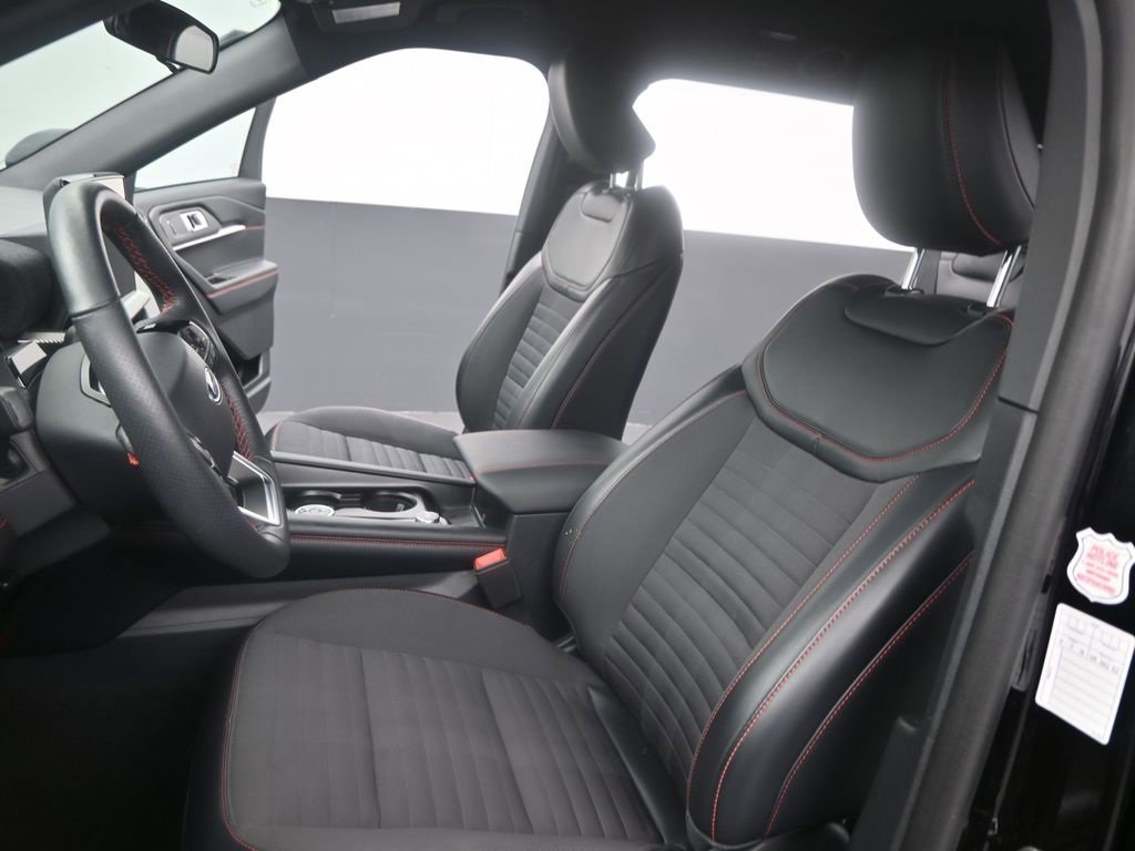 Used 2025 Ford Explorer ST-Line w/ ST-Line Street Pack image 13