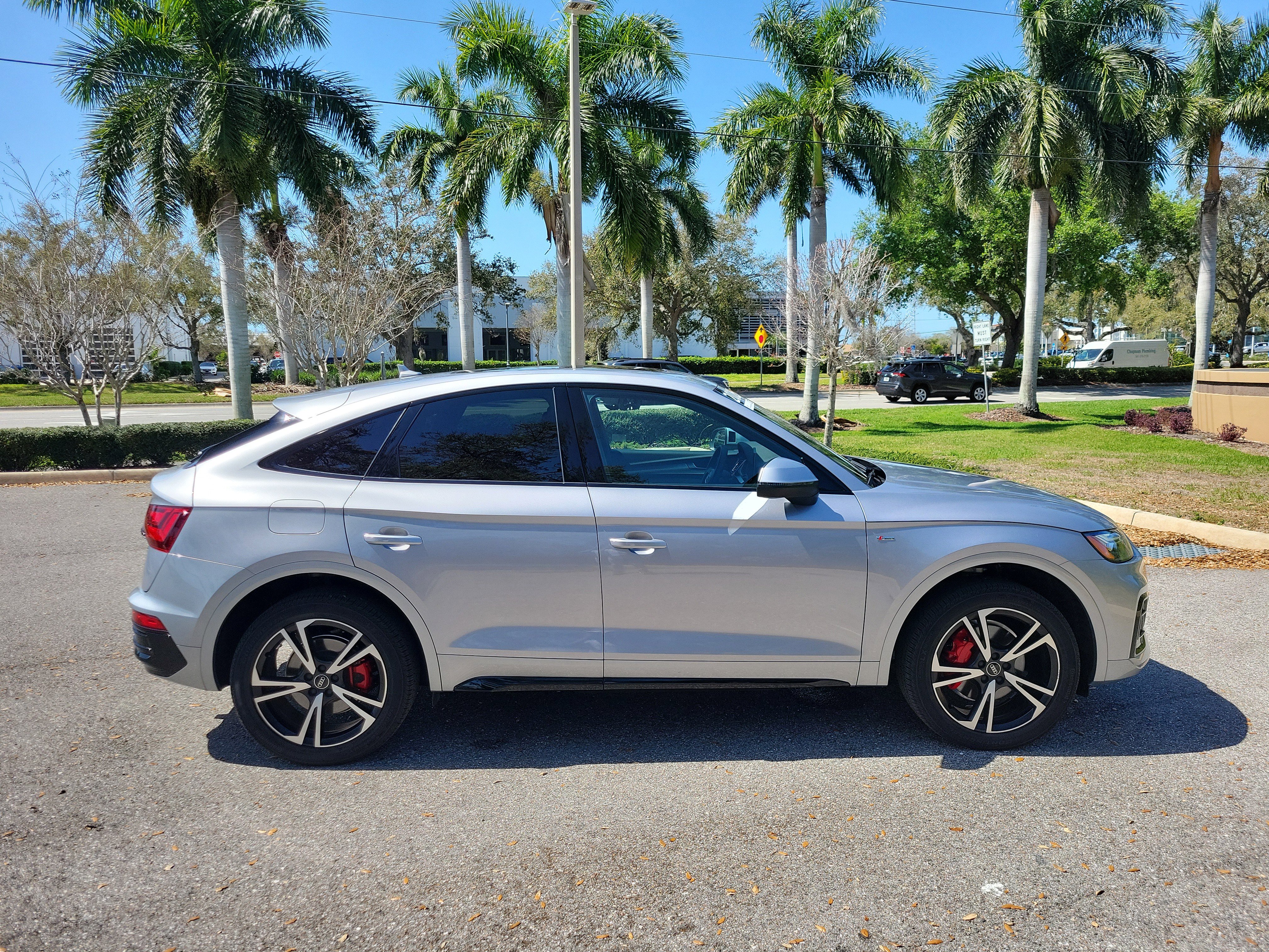 Certified 2025 Audi Q5 2.0T Premium Plus image 3
