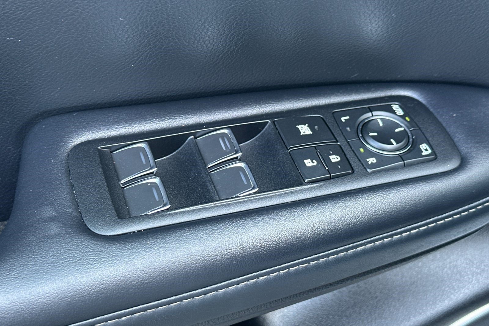 Used 2022 Lexus RX 450h AWD w/ Luxury Package image 13